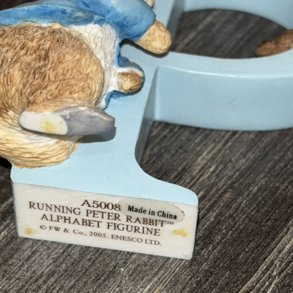 Peter Rabbit Alphabet Figurine Enesco 2005 Letter P Running Petter Rabbit A5008